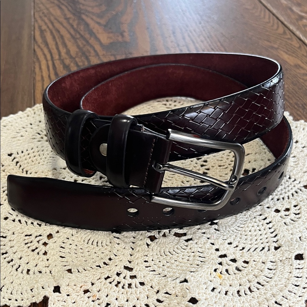 Men's Black woven Leather Belt designed in Italy